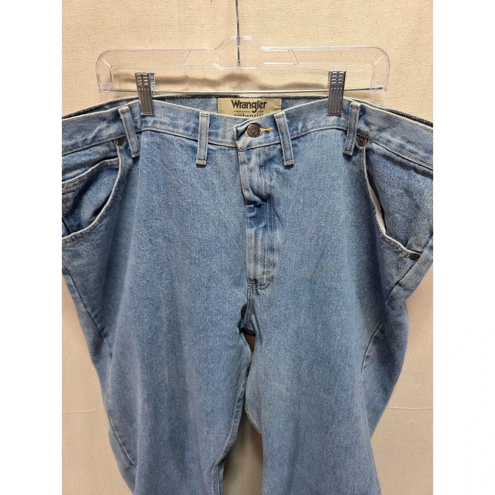 Wrangler Authentics Mens Relaxed Fit Straight Leg Jeans Light Wash 46x34 2757